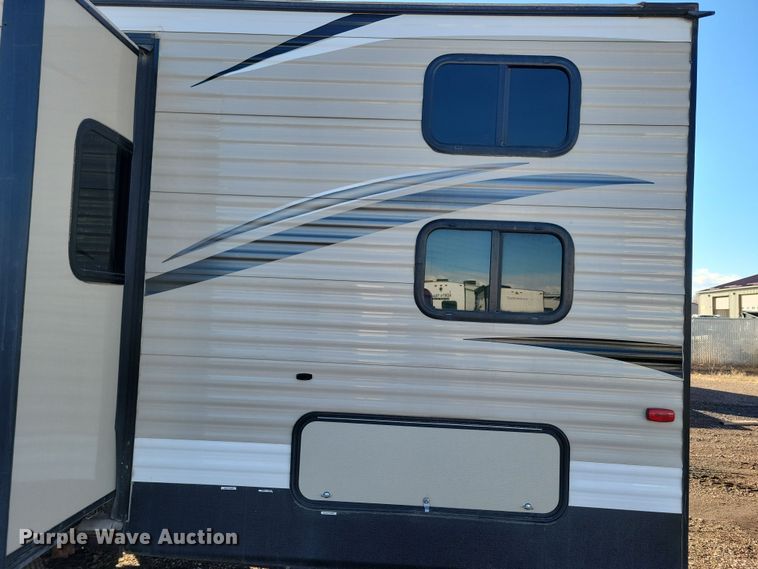 image for item NB9839 2018 Keystone Hideout 28BHS camper