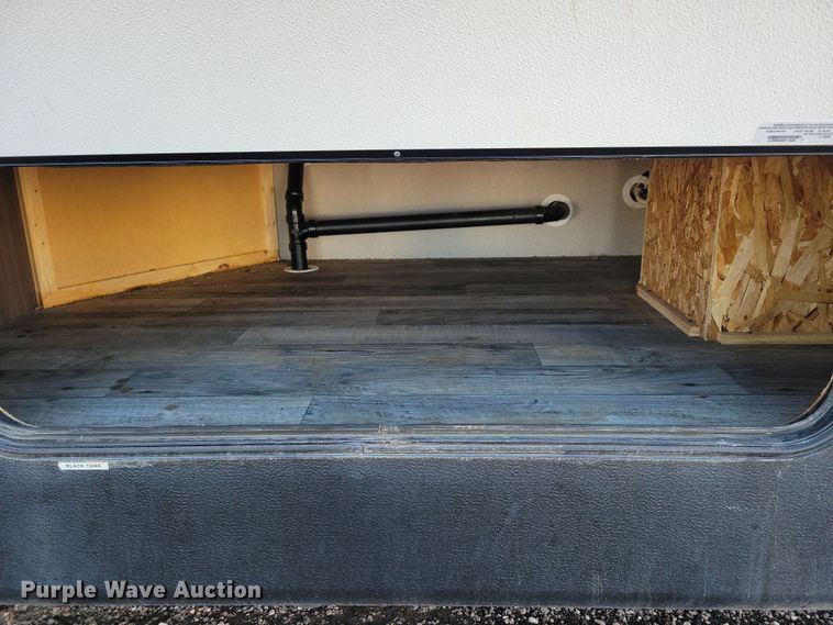 image for item NB9839 2018 Keystone Hideout 28BHS camper