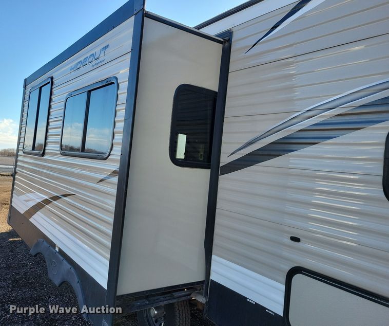 image for item NB9839 2018 Keystone Hideout 28BHS camper