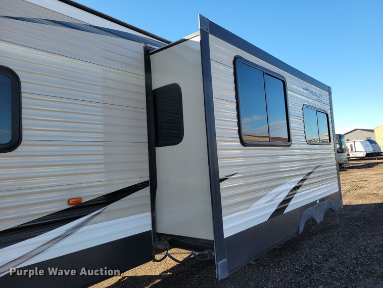 image for item NB9839 2018 Keystone Hideout 28BHS camper