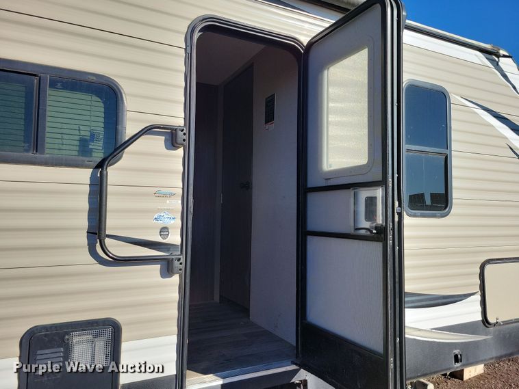 image for item NB9839 2018 Keystone Hideout 28BHS camper