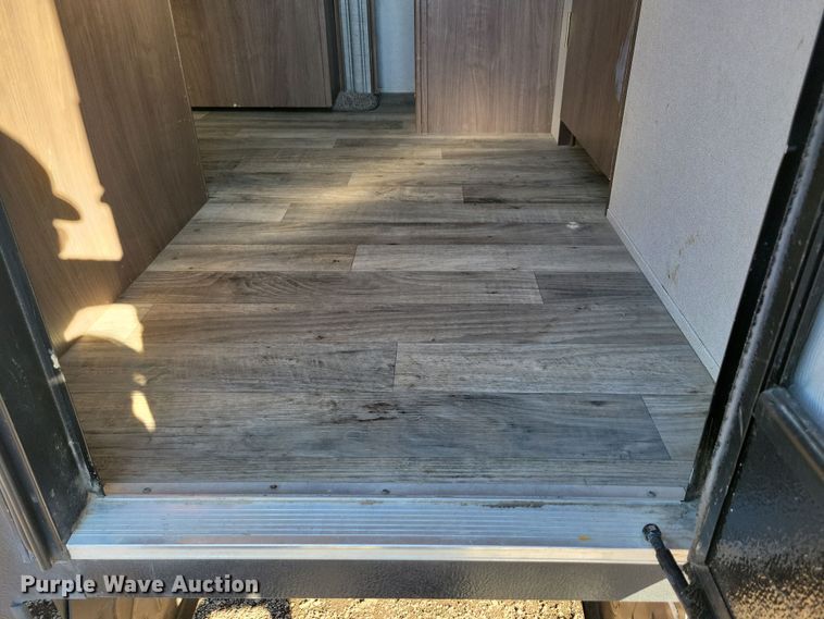 image for item NB9839 2018 Keystone Hideout 28BHS camper