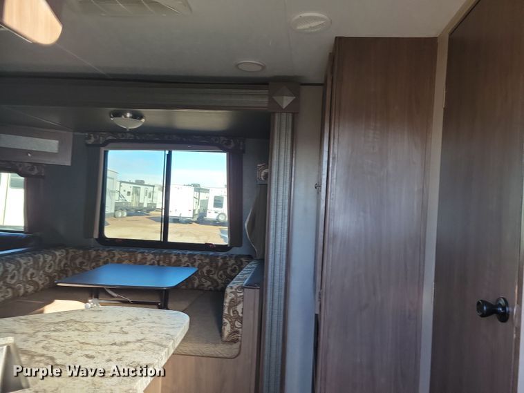 image for item NB9839 2018 Keystone Hideout 28BHS camper