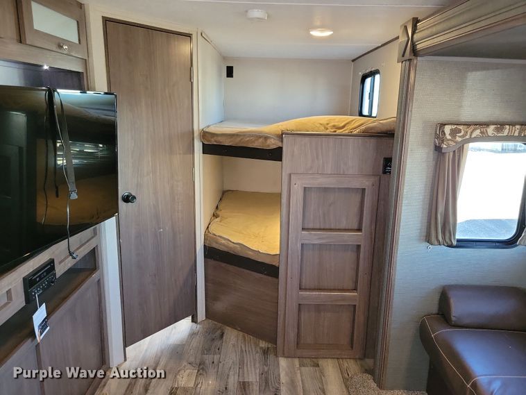 image for item NB9839 2018 Keystone Hideout 28BHS camper