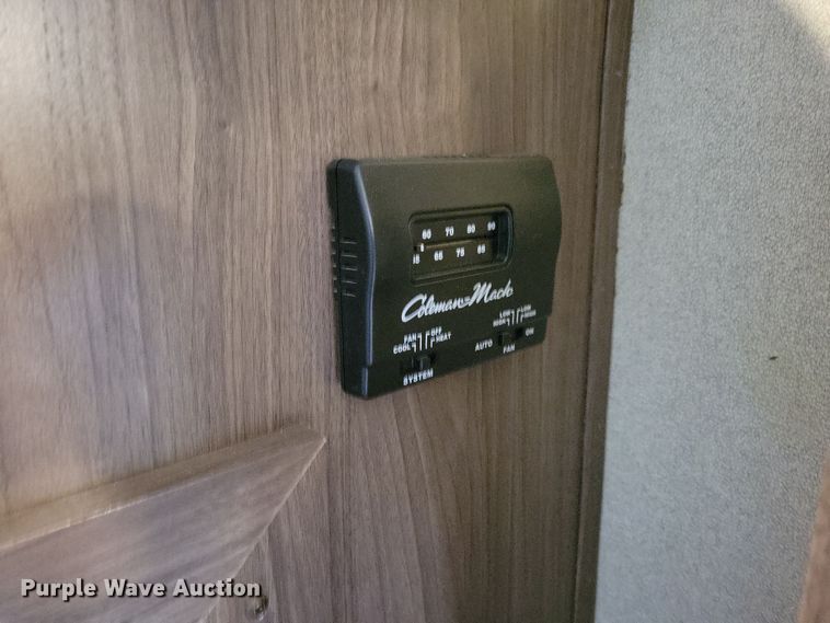 image for item NB9839 2018 Keystone Hideout 28BHS camper