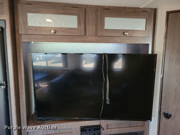 image for item NB9839 2018 Keystone Hideout 28BHS camper