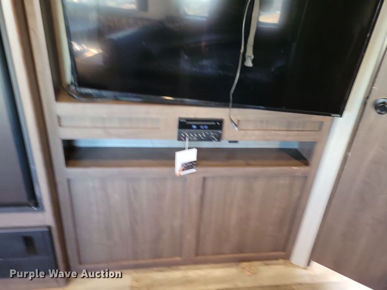 image for item NB9839 2018 Keystone Hideout 28BHS camper