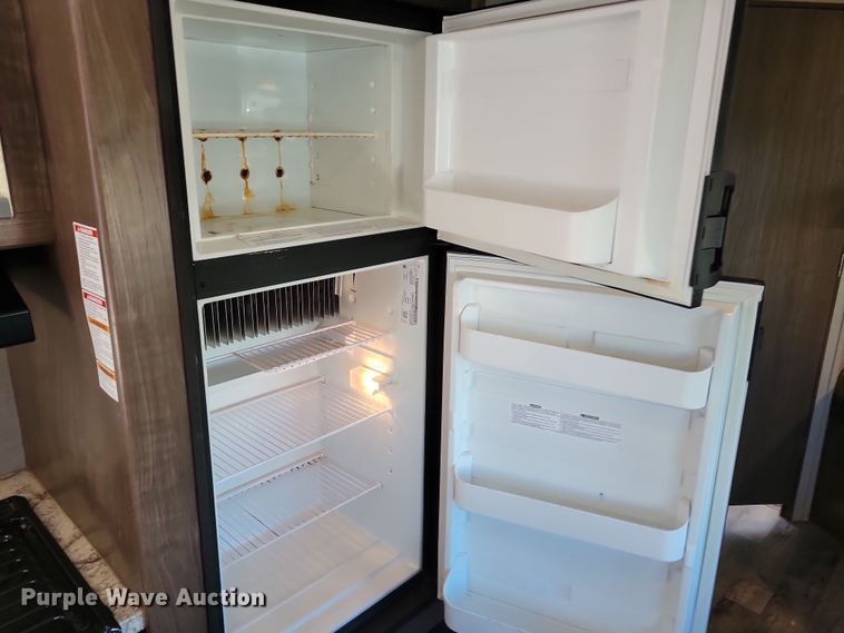 image for item NB9839 2018 Keystone Hideout 28BHS camper