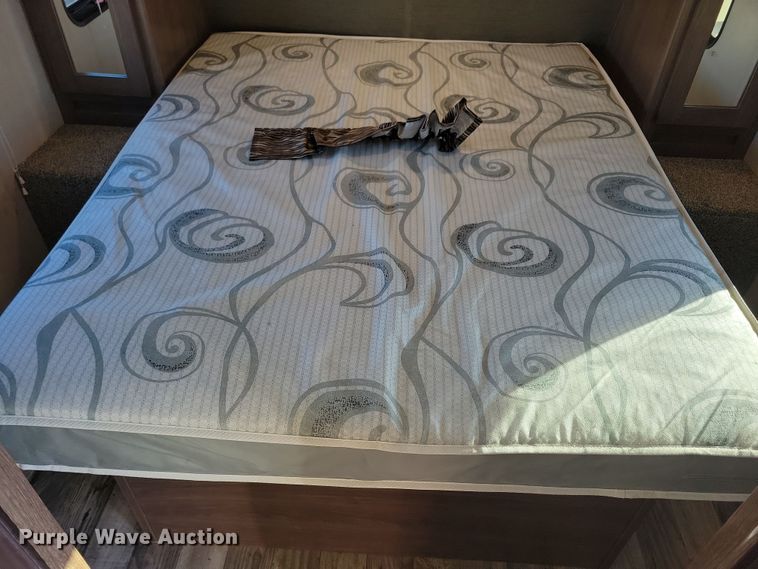 image for item NB9839 2018 Keystone Hideout 28BHS camper