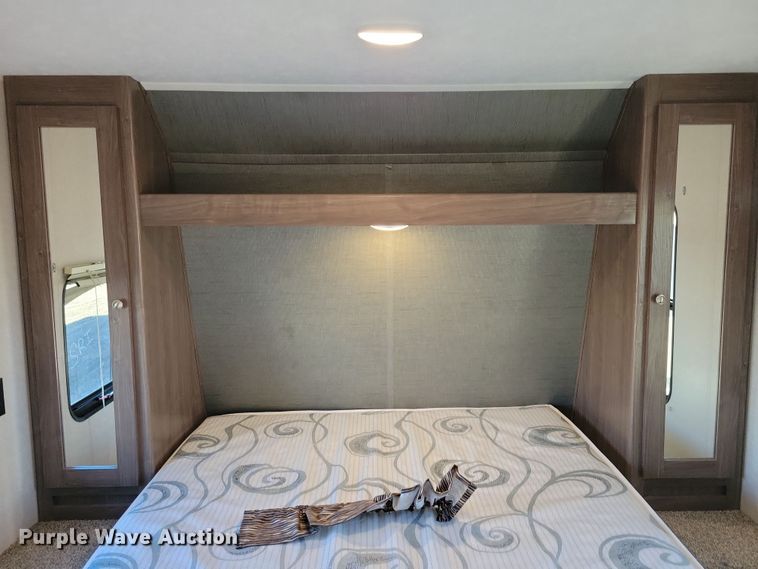 image for item NB9839 2018 Keystone Hideout 28BHS camper