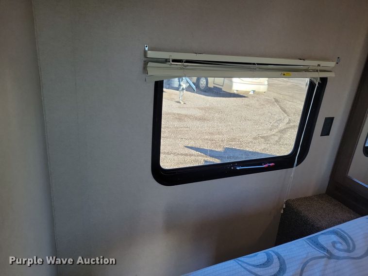 image for item NB9839 2018 Keystone Hideout 28BHS camper