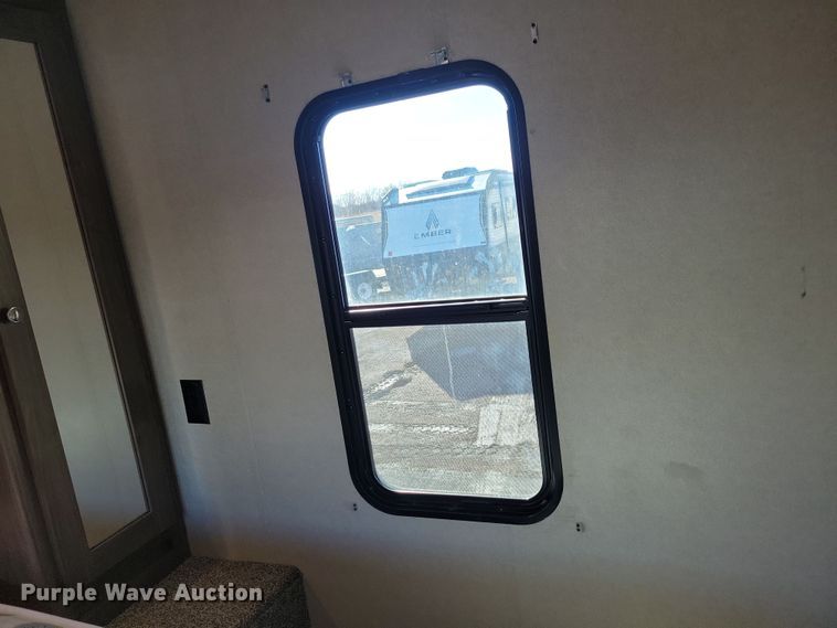 image for item NB9839 2018 Keystone Hideout 28BHS camper