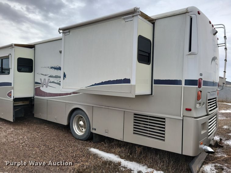 image for item NB9842 2002 Winnebego Journey DL RV