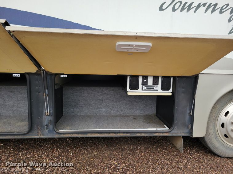 image for item NB9842 2002 Winnebego Journey DL RV