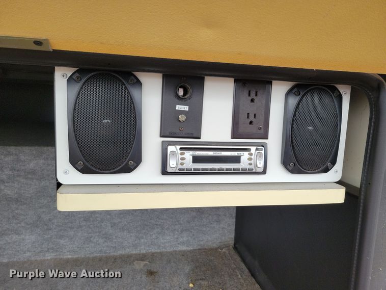 image for item NB9842 2002 Winnebego Journey DL RV