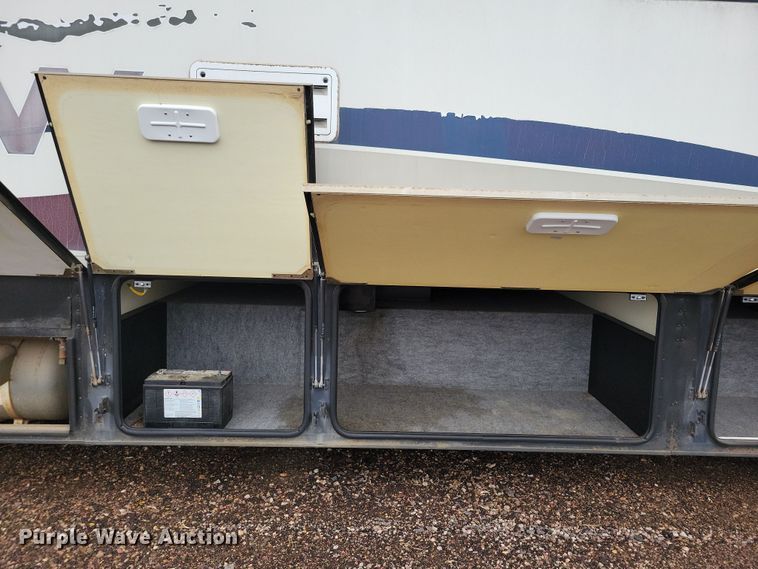 image for item NB9842 2002 Winnebego Journey DL RV