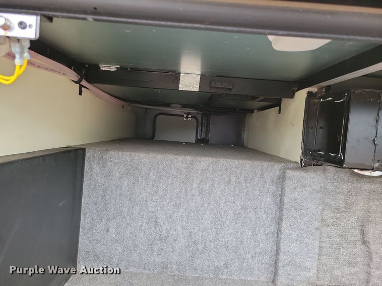 image for item NB9842 2002 Winnebego Journey DL RV