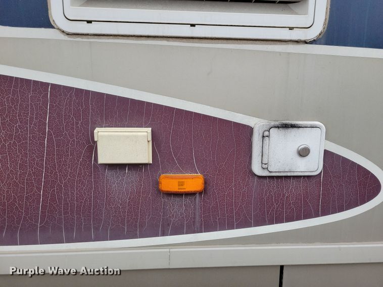 image for item NB9842 2002 Winnebego Journey DL RV