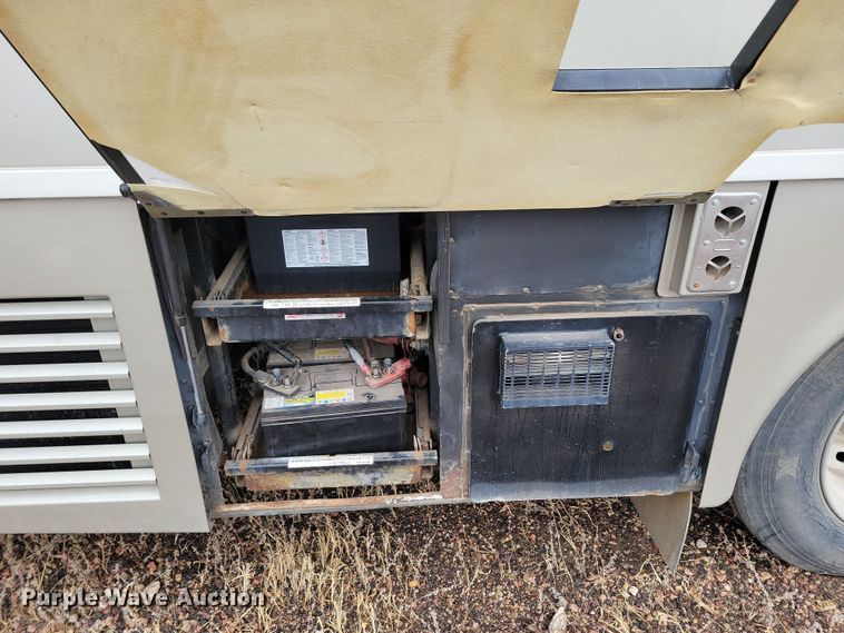 image for item NB9842 2002 Winnebego Journey DL RV