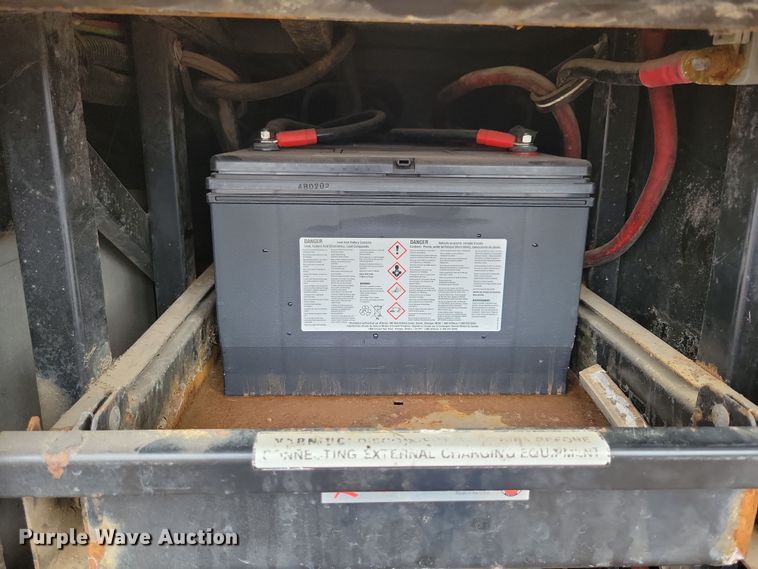 image for item NB9842 2002 Winnebego Journey DL RV