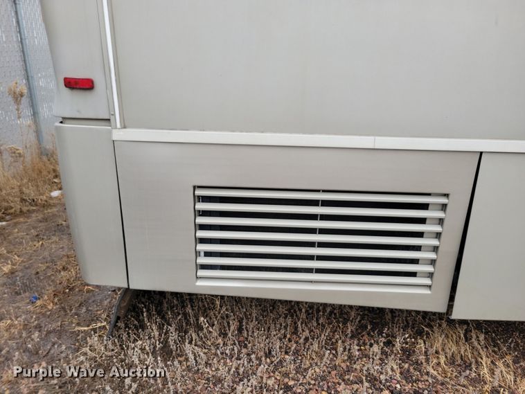 image for item NB9842 2002 Winnebego Journey DL RV