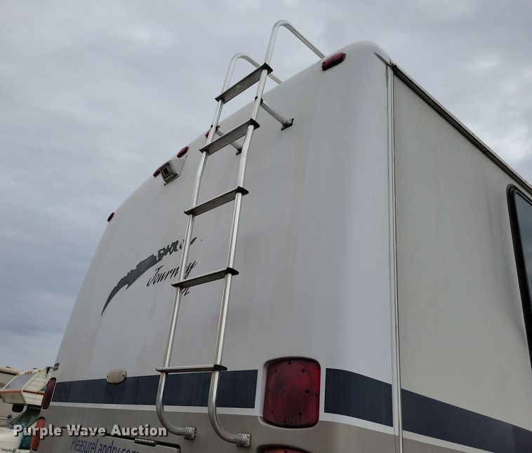 image for item NB9842 2002 Winnebego Journey DL RV