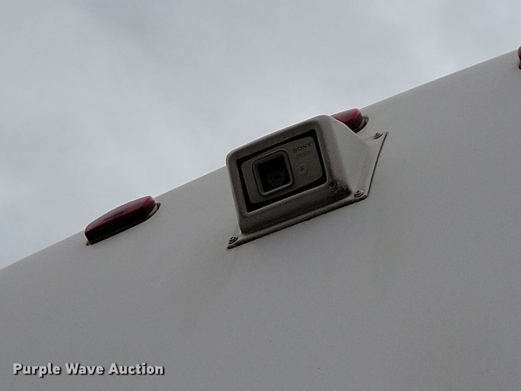 image for item NB9842 2002 Winnebego Journey DL RV