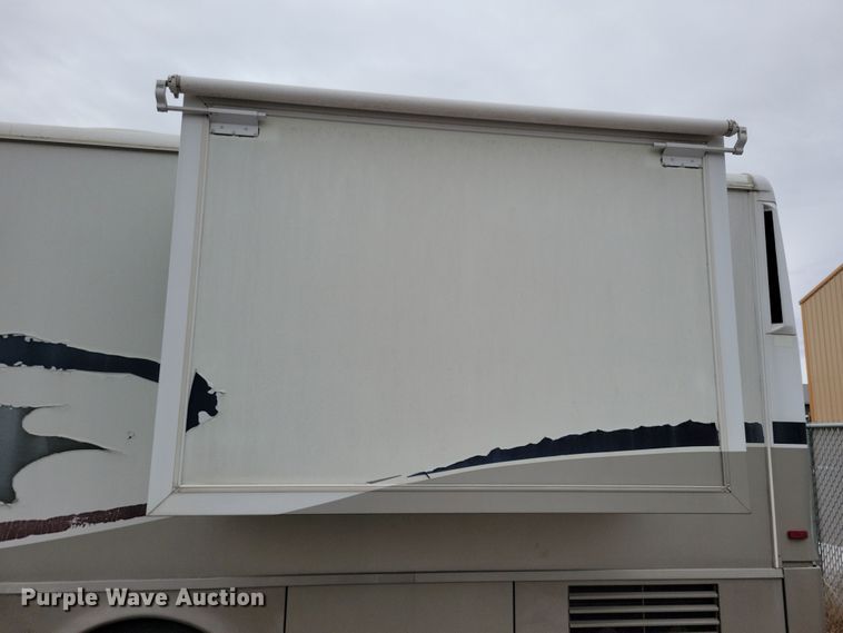 image for item NB9842 2002 Winnebego Journey DL RV