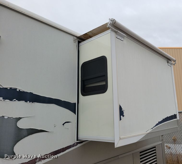 image for item NB9842 2002 Winnebego Journey DL RV