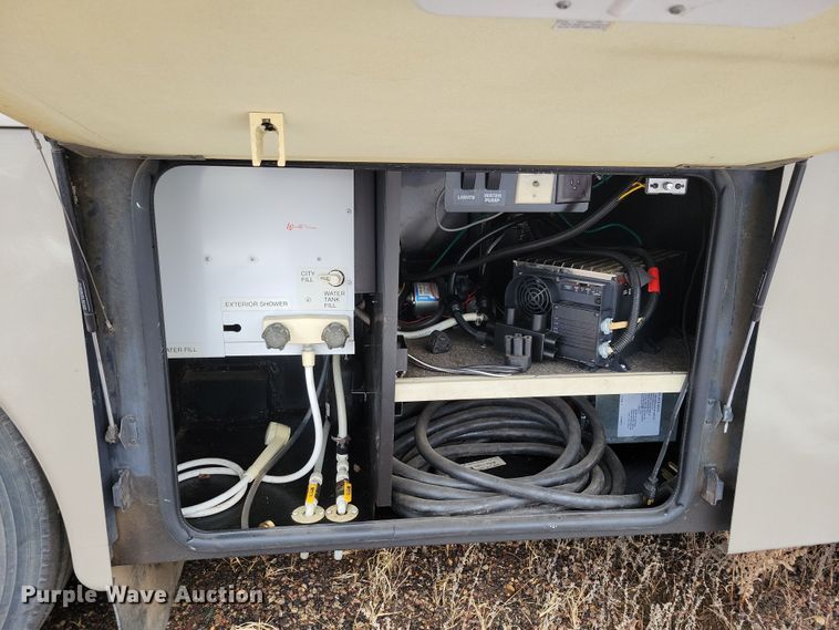 image for item NB9842 2002 Winnebego Journey DL RV