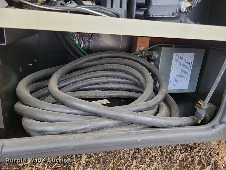 image for item NB9842 2002 Winnebego Journey DL RV