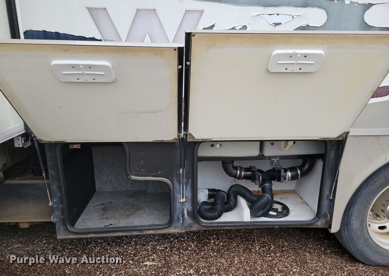 image for item NB9842 2002 Winnebego Journey DL RV