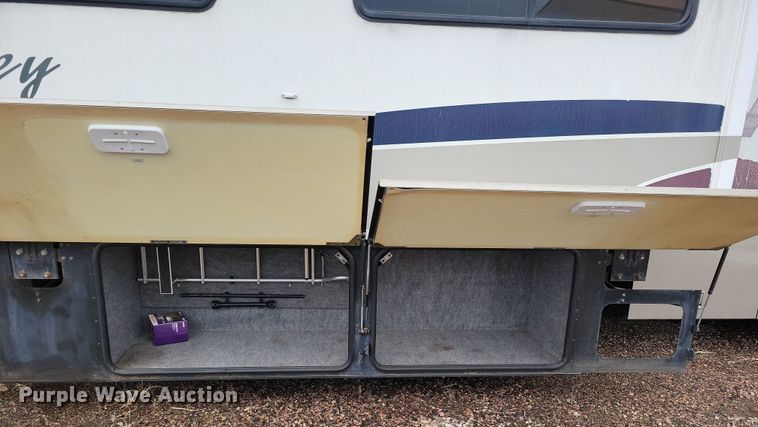 image for item NB9842 2002 Winnebego Journey DL RV