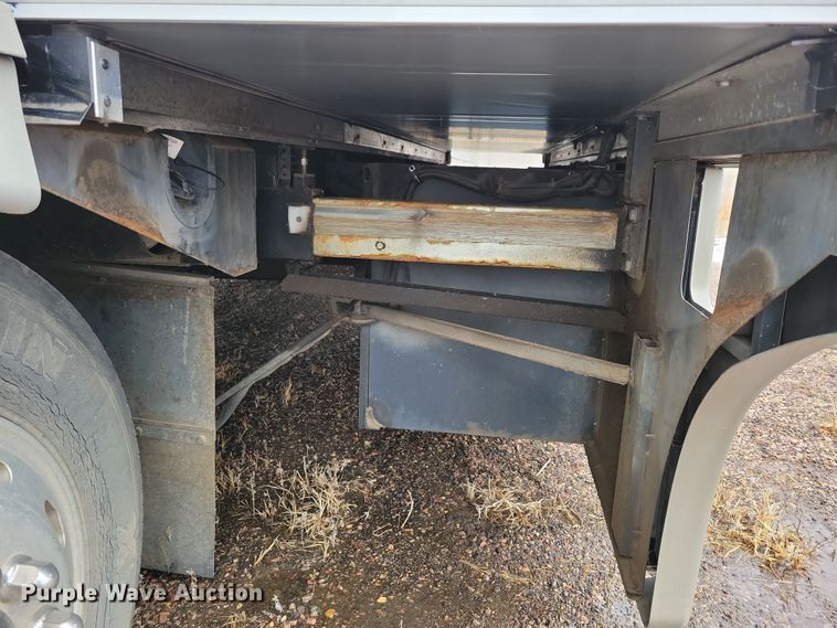 image for item NB9842 2002 Winnebego Journey DL RV