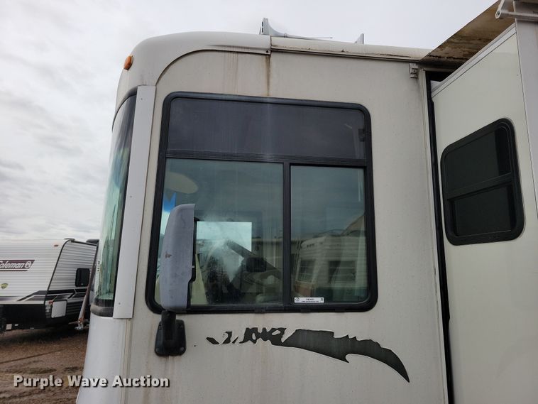 image for item NB9842 2002 Winnebego Journey DL RV