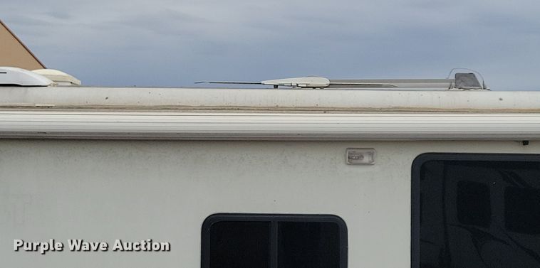 image for item NB9842 2002 Winnebego Journey DL RV