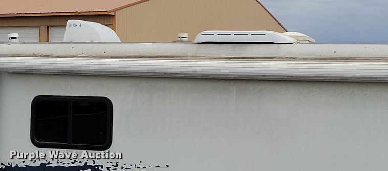 image for item NB9842 2002 Winnebego Journey DL RV