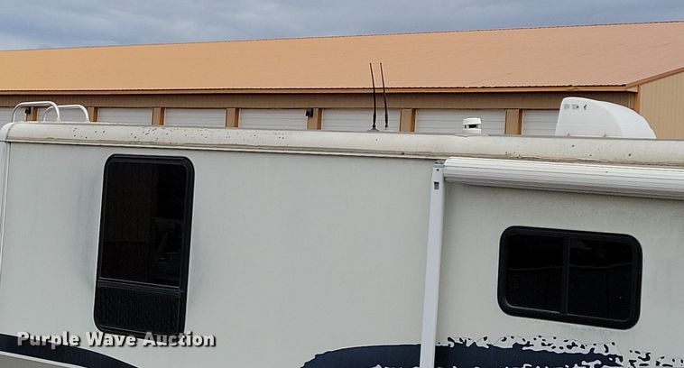 image for item NB9842 2002 Winnebego Journey DL RV