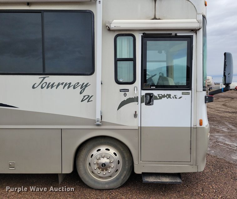 image for item NB9842 2002 Winnebego Journey DL RV