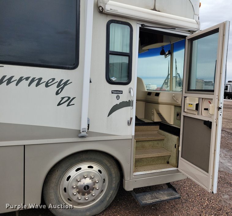 image for item NB9842 2002 Winnebego Journey DL RV