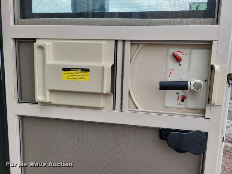 image for item NB9842 2002 Winnebego Journey DL RV