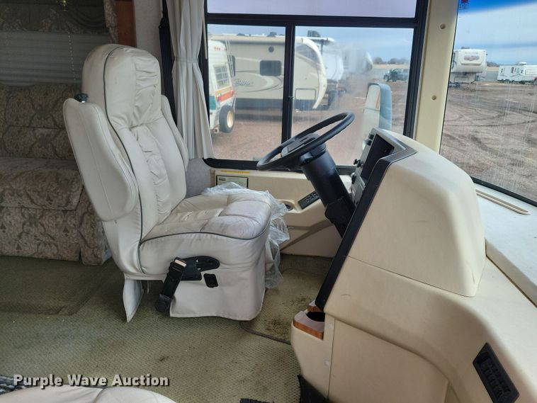 image for item NB9842 2002 Winnebego Journey DL RV