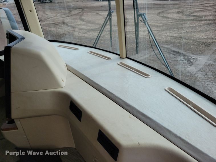 image for item NB9842 2002 Winnebego Journey DL RV