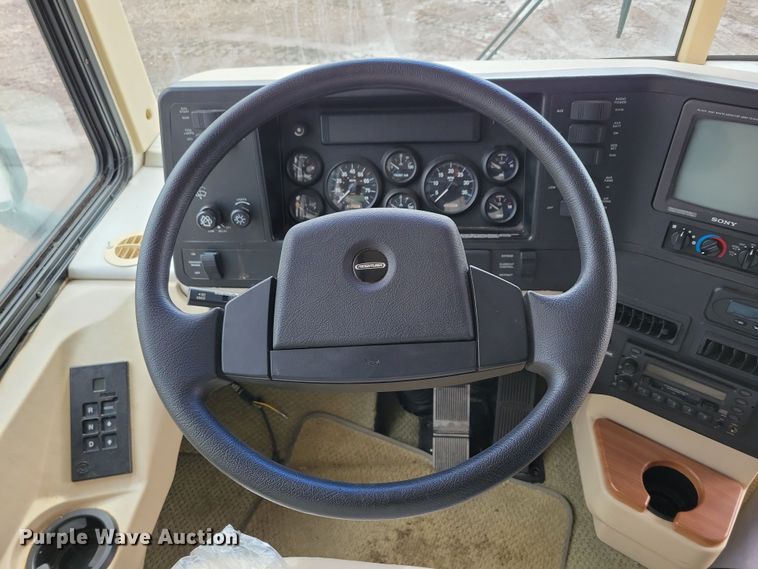 image for item NB9842 2002 Winnebego Journey DL RV