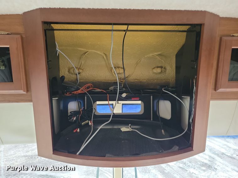 image for item NB9842 2002 Winnebego Journey DL RV