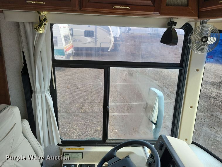 image for item NB9842 2002 Winnebego Journey DL RV