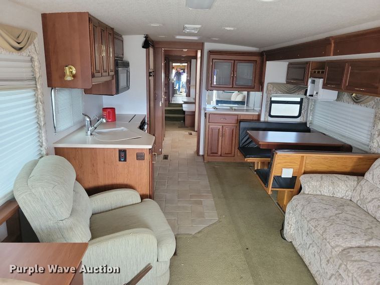 image for item NB9842 2002 Winnebego Journey DL RV