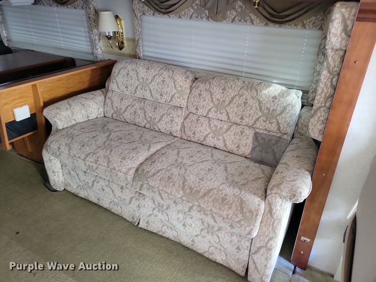 image for item NB9842 2002 Winnebego Journey DL RV