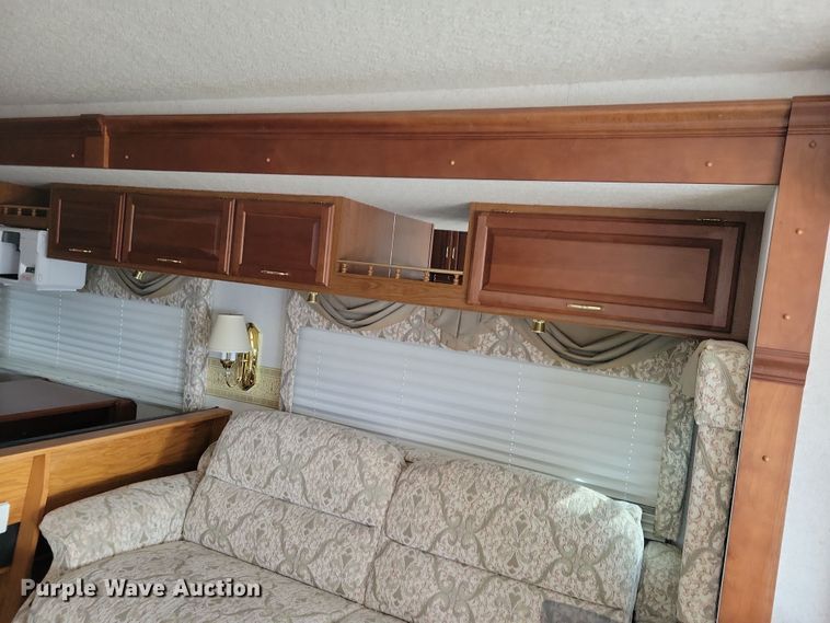 image for item NB9842 2002 Winnebego Journey DL RV