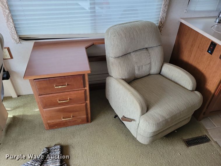 image for item NB9842 2002 Winnebego Journey DL RV